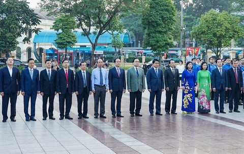 Lãnh đạo TP Hà Nội dâng hoa tưởng niệm V.I.Lênin - Ảnh 2. Lãnh đạo TP Hà Nội dâng hoa tưởng niệm V.I.Lênin - Ảnh 2.