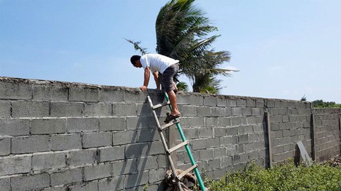 Không thể chấp nhận tình trạng lấy biển làm của riêng - Ảnh 1. Không thể chấp nhận tình trạng lấy biển làm của riêng - Ảnh 1.