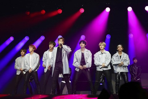 Lừa bán vé giả xem BTS và EXO, cô gái lãnh án tù khổ sai - Ảnh 1. Lừa bán vé giả xem BTS và EXO, cô gái lãnh án tù khổ sai - Ảnh 1.