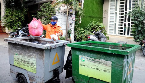 Phân loại rác: phạt cao đã đủ? - Ảnh 1. Phân loại rác: phạt cao đã đủ? - Ảnh 1.