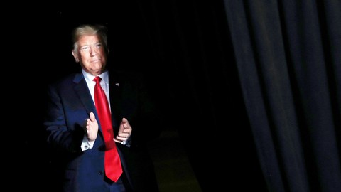 Sóng gió đợi chờ ông Trump - Ảnh 1. Sóng gió đợi chờ ông Trump - Ảnh 1.