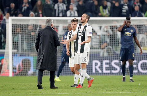 Cầu thủ Juventus điên tiết vì màn ăn mừng khiêu khích của HLV Mourinho - Ảnh 3. Cầu thủ Juventus điên tiết vì màn ăn mừng khiêu khích của HLV Mourinho - Ảnh 3.