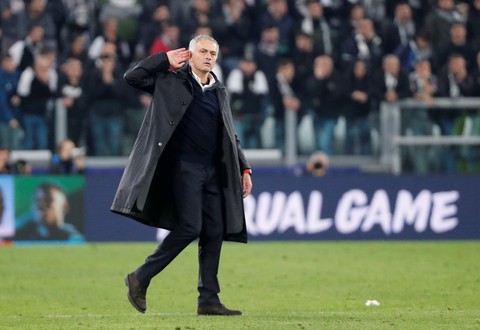 HLV Mourinho: Họ sỉ nhục tôi chứ tôi không sỉ nhục họ - Ảnh 1. HLV Mourinho: Họ sỉ nhục tôi chứ tôi không sỉ nhục họ - Ảnh 1.