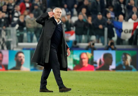 Cầu thủ Juventus điên tiết vì màn ăn mừng khiêu khích của HLV Mourinho - Ảnh 2. Cầu thủ Juventus điên tiết vì màn ăn mừng khiêu khích của HLV Mourinho - Ảnh 2.