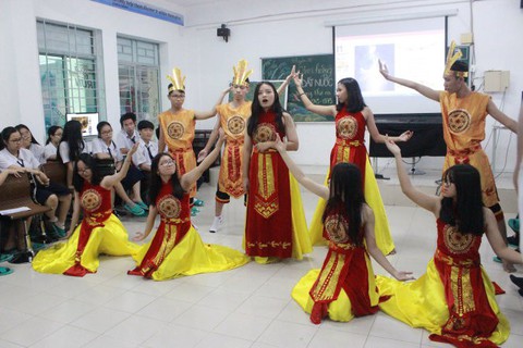 Học trò 12 học văn bằng... toán, kỹ thuật, nhạc họa - Ảnh 1. Học trò 12 học văn bằng... toán, kỹ thuật, nhạc họa - Ảnh 1.