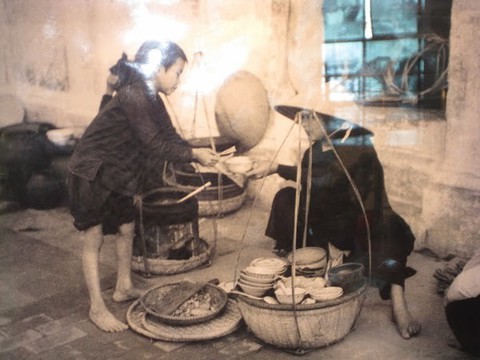 Bài dự thi Ký ức về phở: Nội, xe ba gác và mùi phở thơm - Ảnh 1. Bài dự thi Ký ức về phở: Nội, xe ba gác và mùi phở thơm - Ảnh 1.