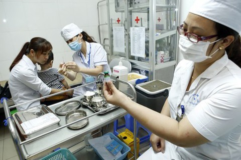 Hà Nội sẽ tiêm bổ sung vắc xin sởi - rubella cho trẻ dưới 5 tuổi - Ảnh 1. Hà Nội sẽ tiêm bổ sung vắc xin sởi - rubella cho trẻ dưới 5 tuổi - Ảnh 1.