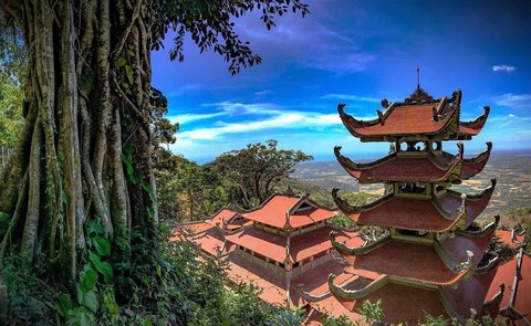 Bí ẩn ngọn núi thiêng Tà Cú - Ảnh 1. Bí ẩn ngọn núi thiêng Tà Cú - Ảnh 1.