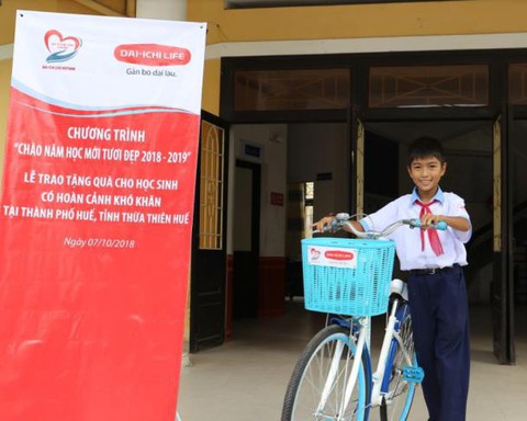 Chào năm học mới tươi đẹp” 2018 - 2019: Nụ cười không chỉ trên môi các em học sinh - Ảnh 1. Chào năm học mới tươi đẹp” 2018 - 2019: Nụ cười không chỉ trên môi các em học sinh - Ảnh 1.