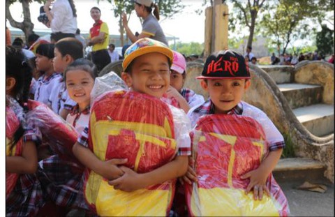 Chào năm học mới tươi đẹp” 2018 - 2019: Nụ cười không chỉ trên môi các em học sinh - Ảnh 2. Chào năm học mới tươi đẹp” 2018 - 2019: Nụ cười không chỉ trên môi các em học sinh - Ảnh 2.