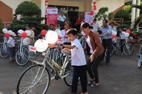 Chào năm học mới tươi đẹp” 2018 - 2019: Nụ cười không chỉ trên môi các em học sinh - Ảnh 3. Chào năm học mới tươi đẹp” 2018 - 2019: Nụ cười không chỉ trên môi các em học sinh - Ảnh 3.