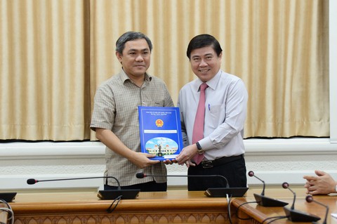 Bổ nhiệm ông Nguyễn Văn Dũng làm Phó bí thư quận 1 - Ảnh 5. Bổ nhiệm ông Nguyễn Văn Dũng làm Phó bí thư quận 1 - Ảnh 5.