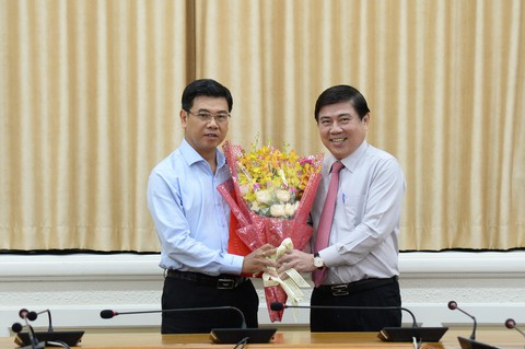 Bổ nhiệm ông Nguyễn Văn Dũng làm Phó bí thư quận 1 - Ảnh 2. Bổ nhiệm ông Nguyễn Văn Dũng làm Phó bí thư quận 1 - Ảnh 2.