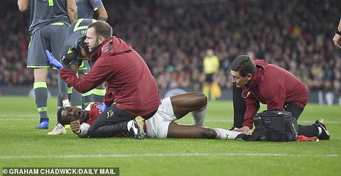 Chấn thương ghê rợn của Welbeck - Ảnh 4. Chấn thương ghê rợn của Welbeck - Ảnh 4.