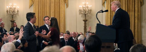 Ông Trump lại gây chiến với Đài CNN - Ảnh 1. Ông Trump lại gây chiến với Đài CNN - Ảnh 1.