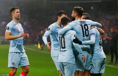 Giroud giải hạn, Chelsea vượt qua vòng bảng - Ảnh 1. Giroud giải hạn, Chelsea vượt qua vòng bảng - Ảnh 1.