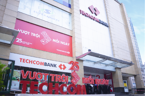 Techcombank nhận giải thưởng Ngân hàng tài trợ thương mại tốt nhất VN 2018 - Ảnh 1. Techcombank nhận giải thưởng Ngân hàng tài trợ thương mại tốt nhất VN 2018 - Ảnh 1.