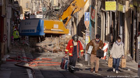 Tìm thấy 7 thi thể trong nhà sập, thị trưởng Marseille bị yêu cầu từ chức - Ảnh 2. Tìm thấy 7 thi thể trong nhà sập, thị trưởng Marseille bị yêu cầu từ chức - Ảnh 2.