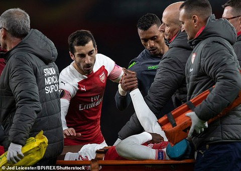Chấn thương ghê rợn của Welbeck - Ảnh 7. Chấn thương ghê rợn của Welbeck - Ảnh 7.