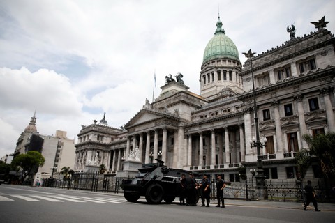 Muôn mặt biểu tình chống G20 ở Argentina - Ảnh 2. Muôn mặt biểu tình chống G20 ở Argentina - Ảnh 2.