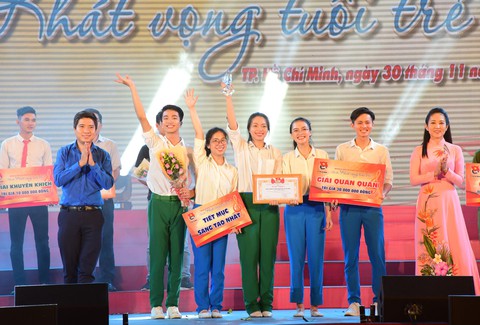 Chung kết liên hoan các nhóm tuyên truyền ca khúc cách mạng - Ảnh 6. Chung kết liên hoan các nhóm tuyên truyền ca khúc cách mạng - Ảnh 6.