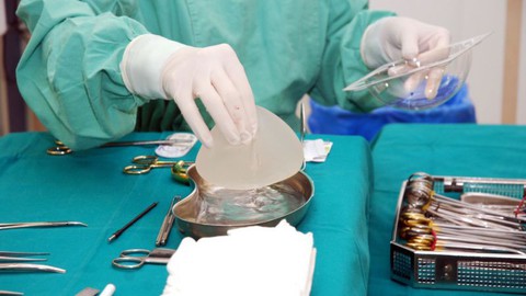 Túi lưới đựng cam cũng được cấp phép làm lưới phụ khoa - Ảnh 1. Túi lưới đựng cam cũng được cấp phép làm lưới phụ khoa - Ảnh 1.