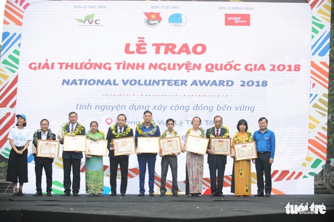 18 cá nhân, tập thể nhận giải thưởng tình nguyện quốc gia 2018 - Ảnh 2. 18 cá nhân, tập thể nhận giải thưởng tình nguyện quốc gia 2018 - Ảnh 2.