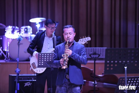 Bèo dạt mây trôi, Lý ngựa ô... lên sân khấu nhạc Jazz - Ảnh 13. Bèo dạt mây trôi, Lý ngựa ô... lên sân khấu nhạc Jazz - Ảnh 13.