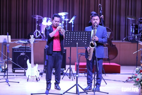 Bèo dạt mây trôi, Lý ngựa ô... lên sân khấu nhạc Jazz - Ảnh 15. Bèo dạt mây trôi, Lý ngựa ô... lên sân khấu nhạc Jazz - Ảnh 15.