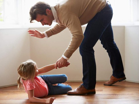 Pháp thông qua luật cấm cha mẹ dạy con bằng ‘đét đít’ - Ảnh 1. Pháp thông qua luật cấm cha mẹ dạy con bằng ‘đét đít’ - Ảnh 1.
