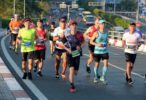 8.200 VĐV chinh phục giải marathon quốc tế TP.HCM 2018 - Ảnh 1. 8.200 VĐV chinh phục giải marathon quốc tế TP.HCM 2018 - Ảnh 1.