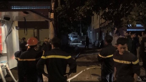 Cả trăm người trắng đêm không ngủ vì khí gas rò rỉ - Ảnh 2. Cả trăm người trắng đêm không ngủ vì khí gas rò rỉ - Ảnh 2.