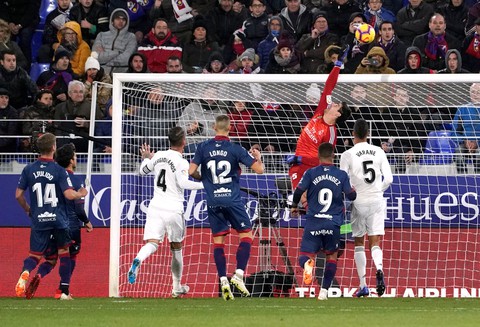 Gareth Bale lập siêu phẩm, Real Madrid thắng chật vật đội cuối bảng Huesca - Ảnh 2. Gareth Bale lập siêu phẩm, Real Madrid thắng chật vật đội cuối bảng Huesca - Ảnh 2.