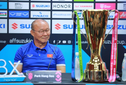 HLV Park Hang Seo: Tuyển VN cần giữ bình tĩnh trên sân Bukit Jalil - Ảnh 2. HLV Park Hang Seo: Tuyển VN cần giữ bình tĩnh trên sân Bukit Jalil - Ảnh 2.