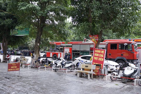 Cháy ở tầng 31 chung cư Linh Đàm, một người tử vong - Ảnh 3. Cháy ở tầng 31 chung cư Linh Đàm, một người tử vong - Ảnh 3.