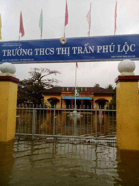 Thừa Thiên Huế: hàng trăm học sinh nghỉ học vì ngập cục bộ - Ảnh 1. Thừa Thiên Huế: hàng trăm học sinh nghỉ học vì ngập cục bộ - Ảnh 1.