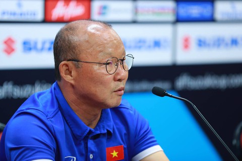 HLV Park Hang Seo: Tuyển VN cần giữ bình tĩnh trên sân Bukit Jalil - Ảnh 1. HLV Park Hang Seo: Tuyển VN cần giữ bình tĩnh trên sân Bukit Jalil - Ảnh 1.