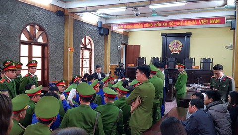 Hoãn xử vụ tiêu cực liên quan đến nhiều cựu lãnh đạo sở ngành Sơn La - Ảnh 1. Hoãn xử vụ tiêu cực liên quan đến nhiều cựu lãnh đạo sở ngành Sơn La - Ảnh 1.