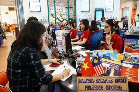 Doanh nghiệp lữ hành bán tour, bán cả vé trận chung kết AFF Cup tại Malaysia - Ảnh 2. Doanh nghiệp lữ hành bán tour, bán cả vé trận chung kết AFF Cup tại Malaysia - Ảnh 2.