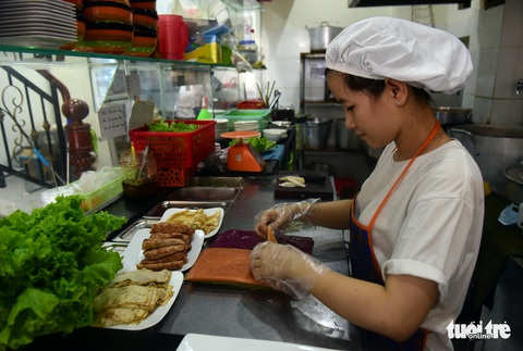 Người phụ nữ tô màu cho bánh phở Việt - Ảnh 9. Người phụ nữ tô màu cho bánh phở Việt - Ảnh 9.