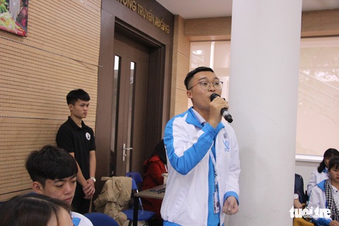 Đại biểu ngồi đây, bao nhiêu người biết sử dụng bao cao su? - Ảnh 1. Đại biểu ngồi đây, bao nhiêu người biết sử dụng bao cao su? - Ảnh 1.