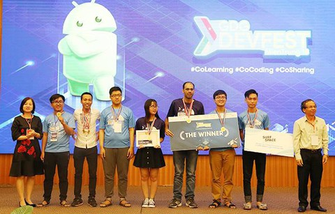 Sinh viên Duy Tân vô địch cuộc thi GDG Devfest 2018 - Ảnh 1. Sinh viên Duy Tân vô địch cuộc thi GDG Devfest 2018 - Ảnh 1.
