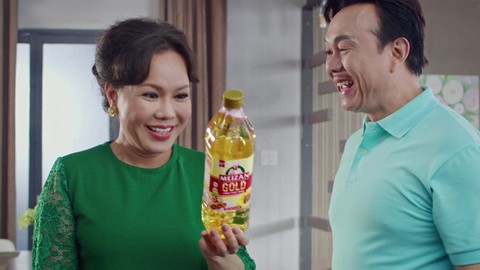 Việt Hương - Chí Tài vào vai vợ chồng trong quảng cáo mới - Ảnh 2. Việt Hương - Chí Tài vào vai vợ chồng trong quảng cáo mới - Ảnh 2.