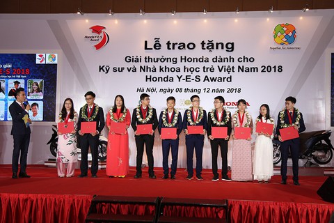 Lễ trao tặng giải thưởng Honda Y-E-S lần thứ 13 - Ảnh 1. Lễ trao tặng giải thưởng Honda Y-E-S lần thứ 13 - Ảnh 1.