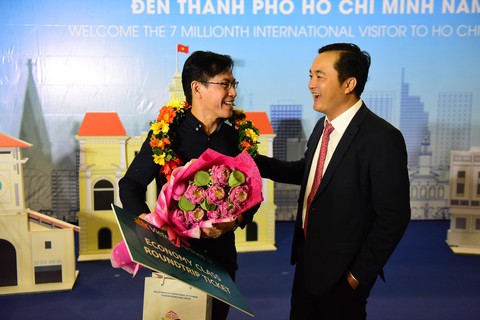 TP.HCM đón vị khách thứ 7 triệu đến từ Pháp - Ảnh 4. TP.HCM đón vị khách thứ 7 triệu đến từ Pháp - Ảnh 4.