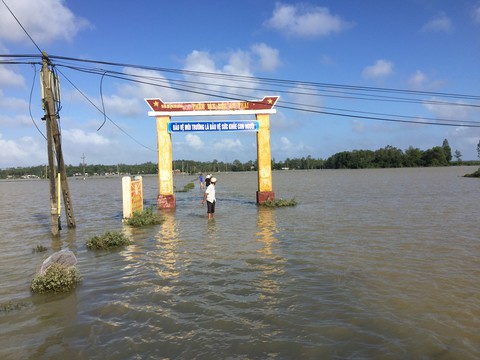 Quảng Nam: Dứt mưa nhưng quốc lộ 1 vẫn ngập sâu - Ảnh 6. Quảng Nam: Dứt mưa nhưng quốc lộ 1 vẫn ngập sâu - Ảnh 6.