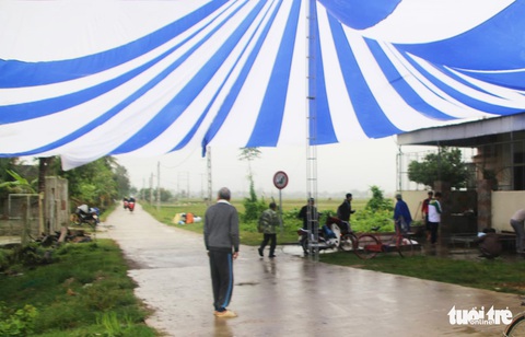 Mẹ Phan Văn Đức mổ heo đón bà con tới tiếp lửa bóng đá - Ảnh 3. Mẹ Phan Văn Đức mổ heo đón bà con tới tiếp lửa bóng đá - Ảnh 3.