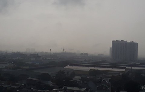 Vì sao sáng nay Sài Gòn sấm chớp, mưa lớn? - Ảnh 1. Vì sao sáng nay Sài Gòn sấm chớp, mưa lớn? - Ảnh 1.
