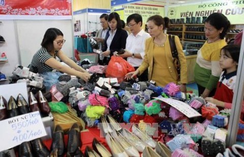 Hội chợ Thời trang Việt Nam 2018 quy tụ gần 150 doanh nghiệp hàng đầu - Ảnh 1. Hội chợ Thời trang Việt Nam 2018 quy tụ gần 150 doanh nghiệp hàng đầu - Ảnh 1.