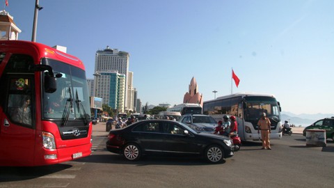 Nha Trang bàn giải pháp chống kẹt xe - Ảnh 1. Nha Trang bàn giải pháp chống kẹt xe - Ảnh 1.